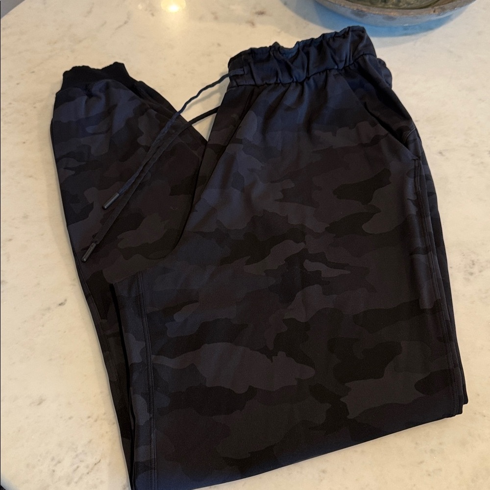 Camouflage Jogger Pants 
Lululemon